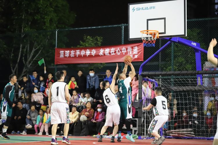 场上曾